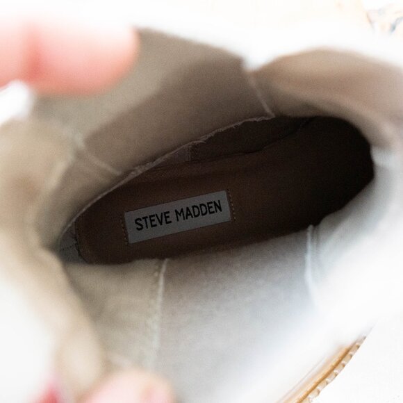 STEVE MADDEN CHELSY BEIGE CHELSEA ANKLE BOOTIES SZ 9.5 - Picture 7 of 8
